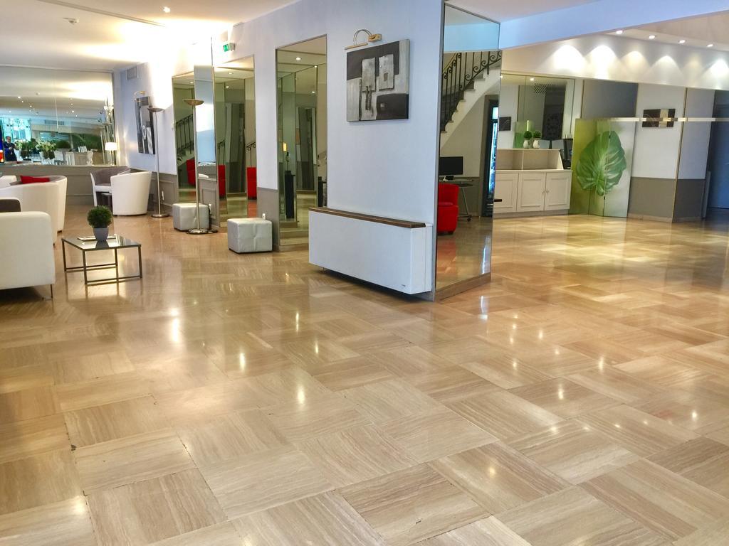 Ambassador Hotel 3*